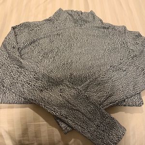 Lululemon black and white turtleneck sz 12